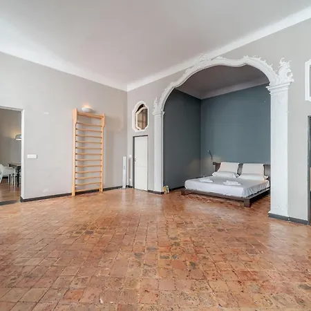 City Center Roomy Apartment * Γένοβα