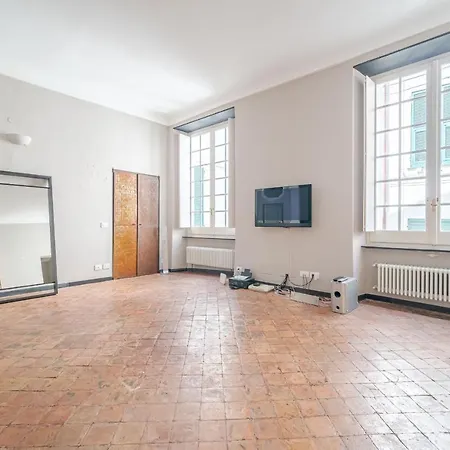 City Center Roomy Apartment * Γένοβα