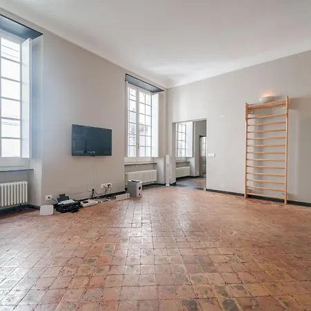 City Center Roomy Apartment Διαμέρισμα *