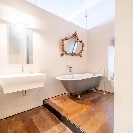 Διαμέρισμα City Center Roomy Apartment *