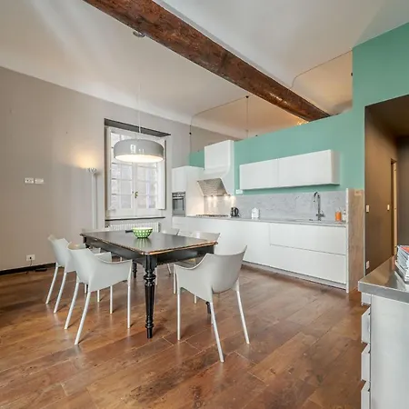 City Center Roomy Apartment