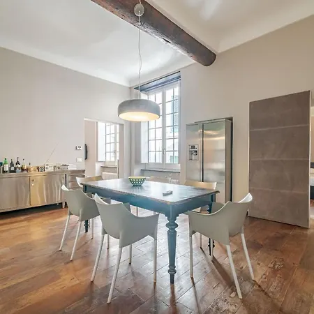 City Center Roomy Apartment ג'נובה