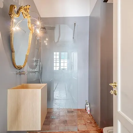 דירה City Center Roomy Apartment ג'נובה