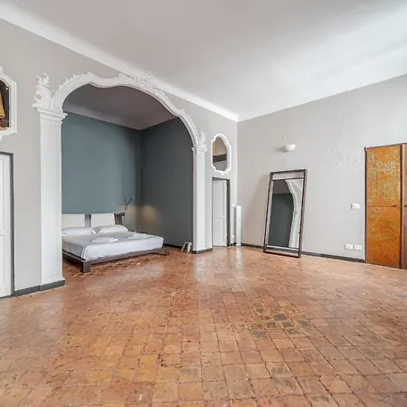 Apartment City Center Roomy Apartment Genoa